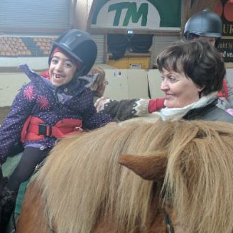 Molar úr starfinu í apríl