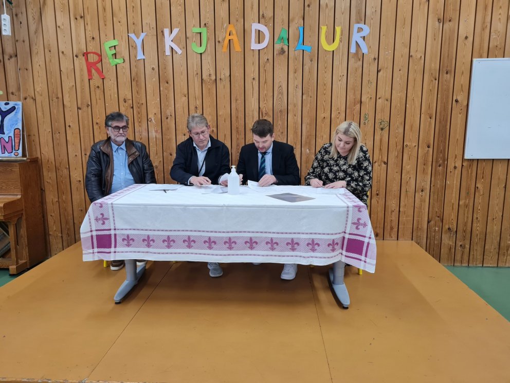 Vilmundur Gíslason framkvæmdastjóri Styrktarfélags lamaðra og fatlaðra, Hörður Sigurðsson formaður S…