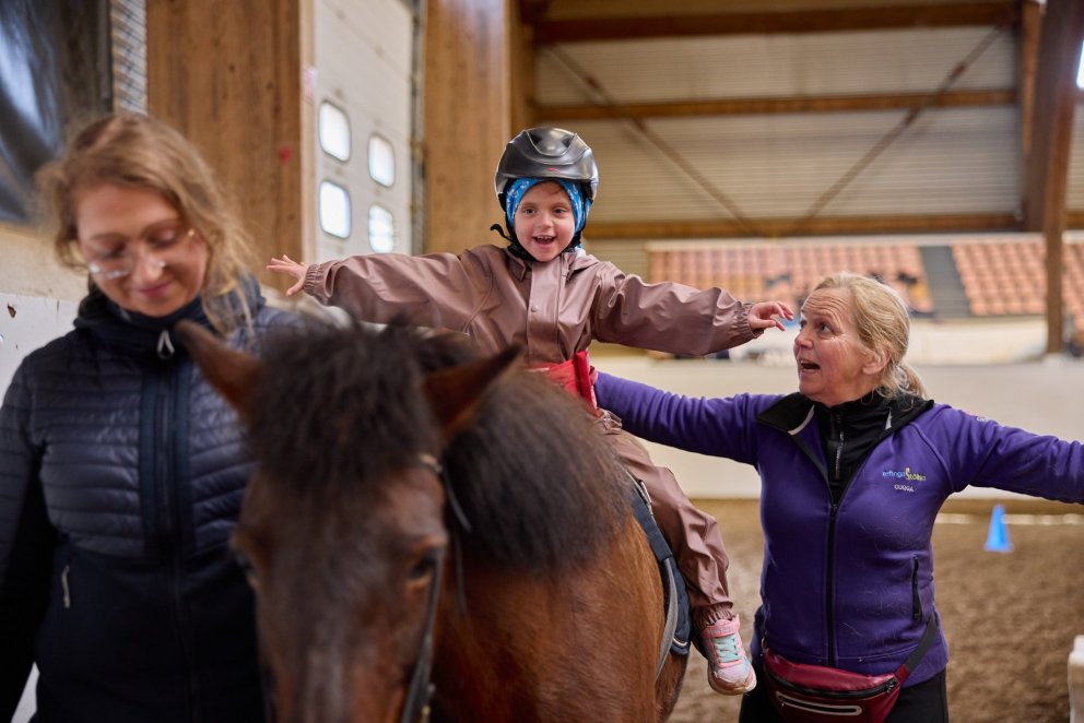 Sjúkraþjálfun á hestbaki í Æfingastöðinni.