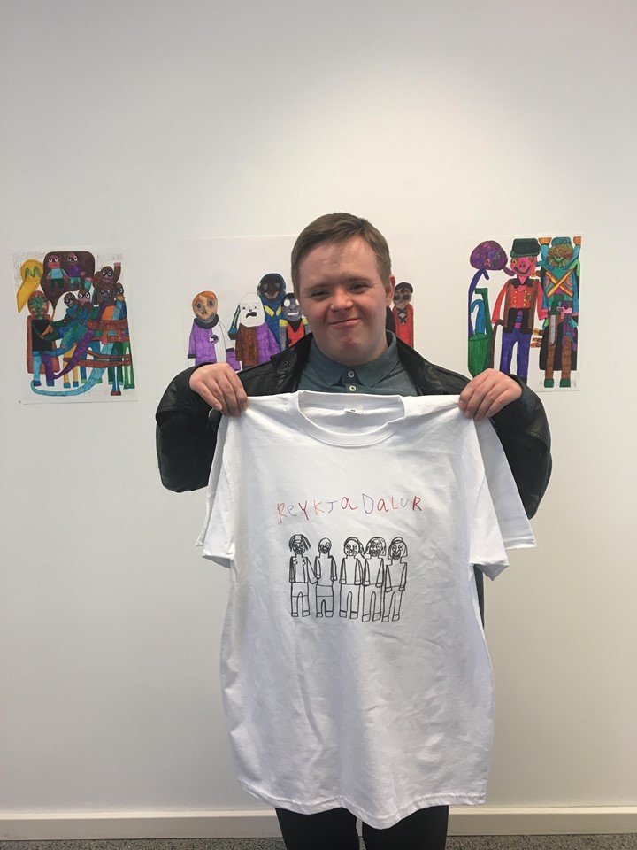 Listamaðurinn Atli Már hannar nýtt útlit á Reykjadalsbolina