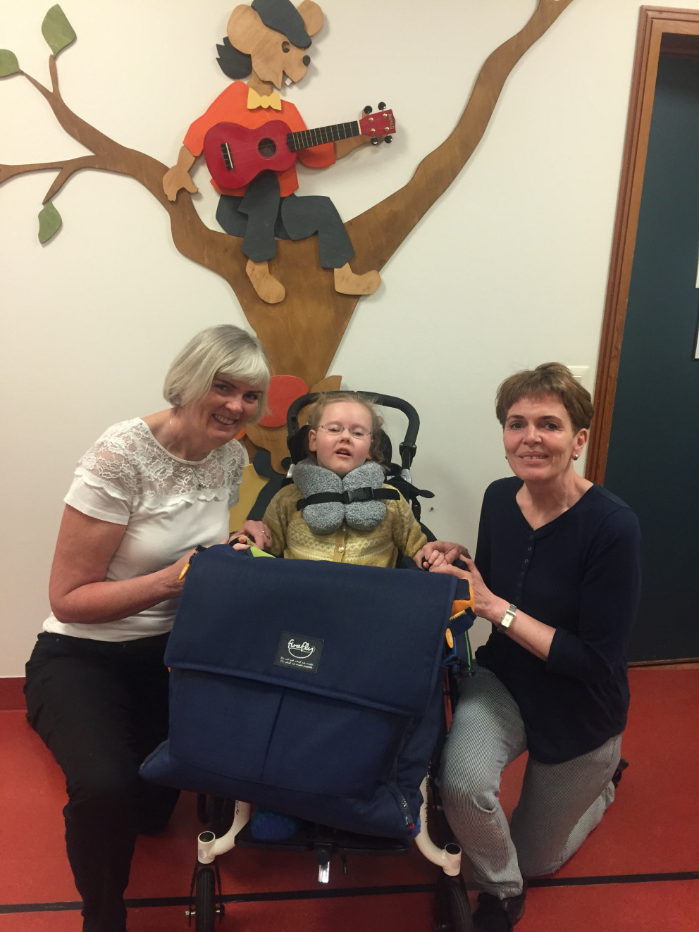 Salka Rut ásamt Áslaugu sjúkraþjálfara og Valrósu iðjuþjálfa