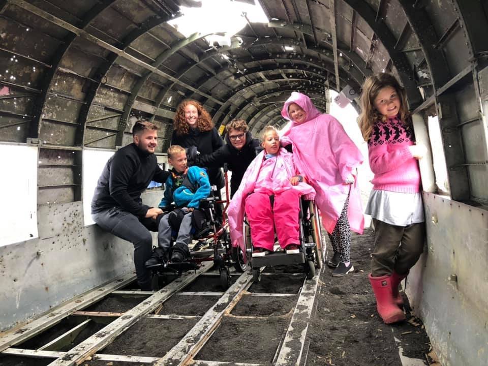 Nokkrir gestir í flugvélaflakinu á Sólheimasandi