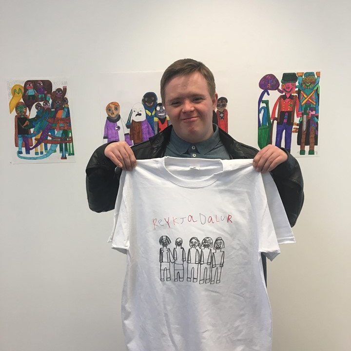 Listamaðurinn Atli Már hannar nýtt útlit á Reykjadalsbolina