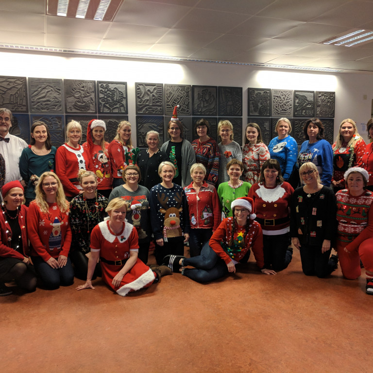 Starfsfólk Æfingastöðvarinnar og Styrktarfélags lamaðara og fatlaðra í jólaskapi!